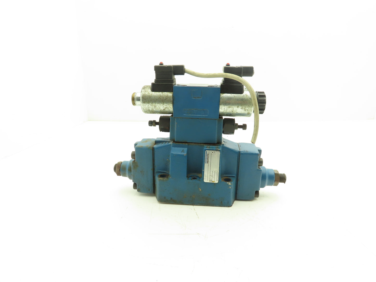 Rexroth 4WEHJ6/EG24N9K4 Hydraulic Directional Solenoid Valve Missing 1 Coil