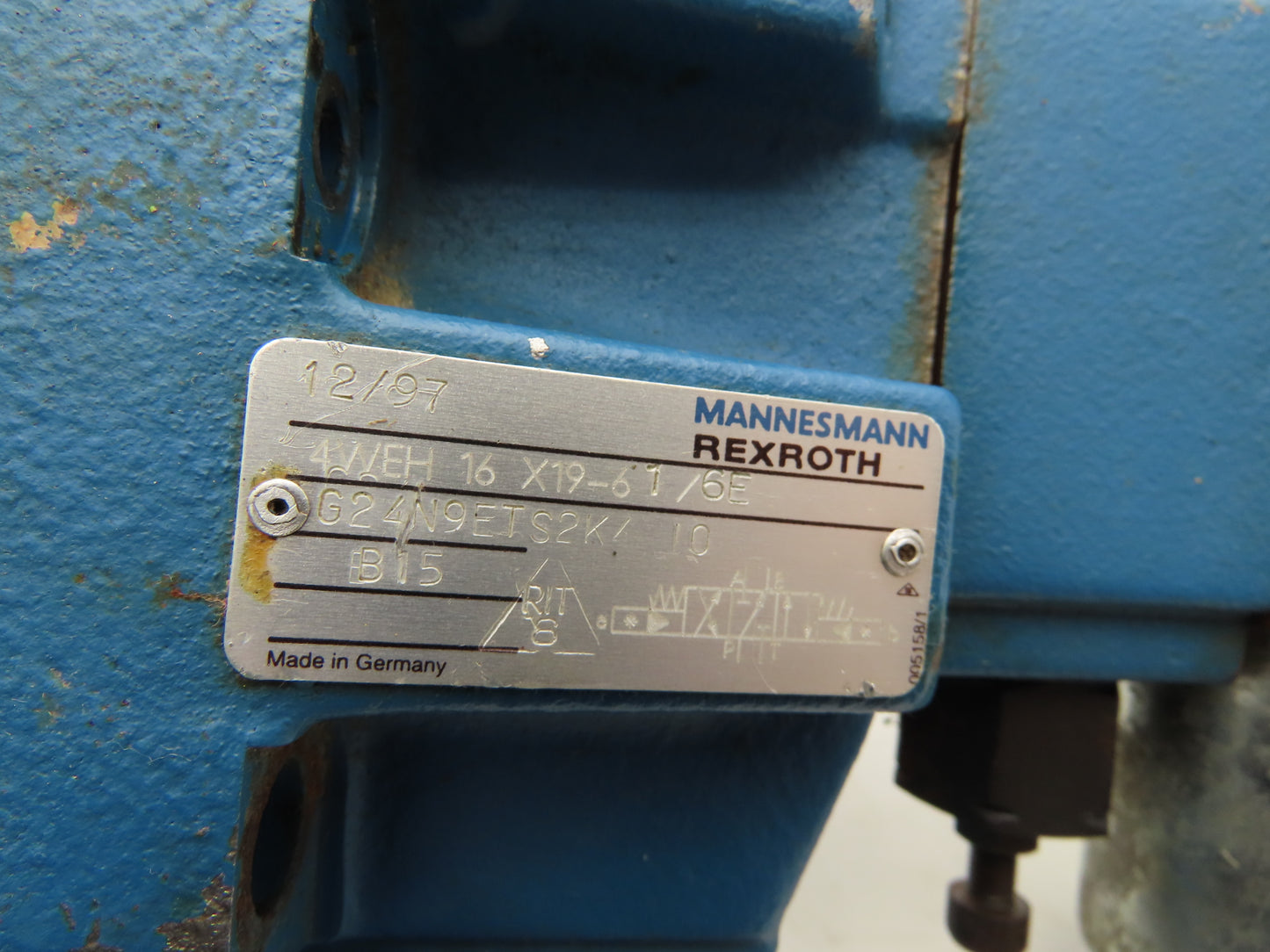 Rexroth 4WEHJ6/EG24N9K4 Hydraulic Directional Solenoid Valve Missing 1 Coil