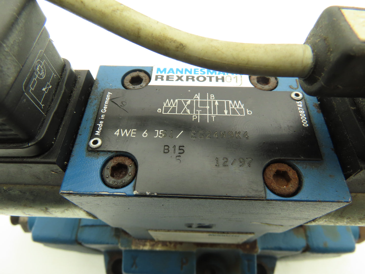 Rexroth 4WEHJ6/EG24N9K4 Hydraulic Directional Solenoid Valve Missing 1 Coil