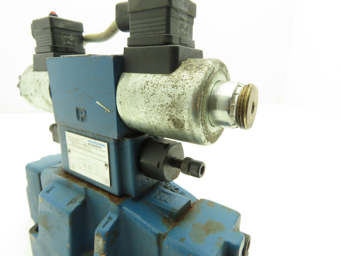 Rexroth 4WEHJ6/EG24N9K4 Hydraulic Directional Solenoid Valve Missing 1 Coil