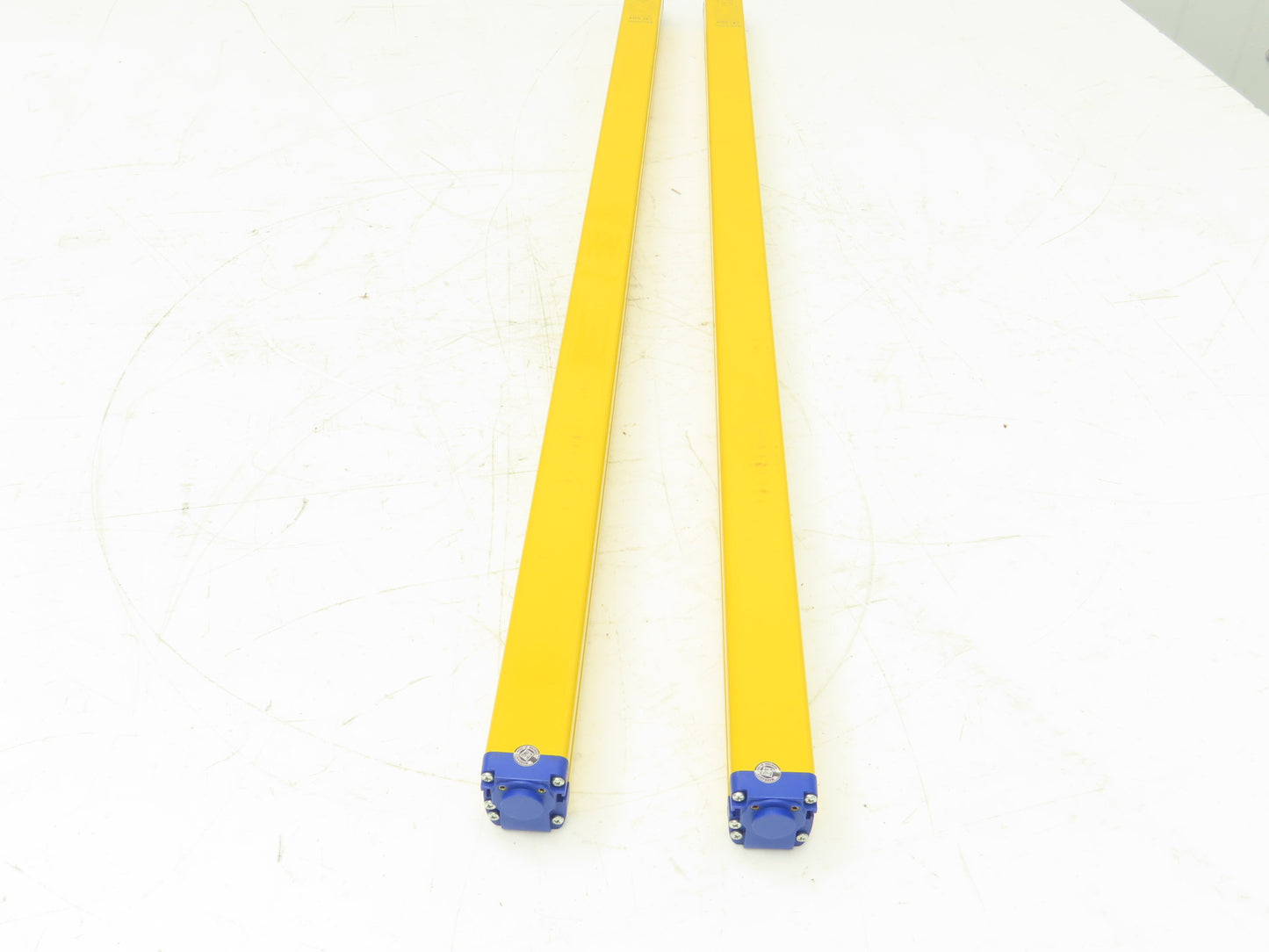 Datalogic Light Curtain Sender Receiver Set 30mm Res. 20M Range 49 Beam 750mm