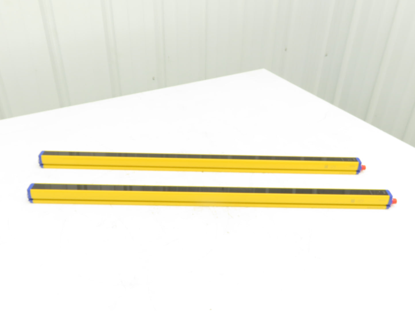 Datalogic Light Curtain Sender Receiver Set 30mm Res. 20M Range 49 Beam 750mm