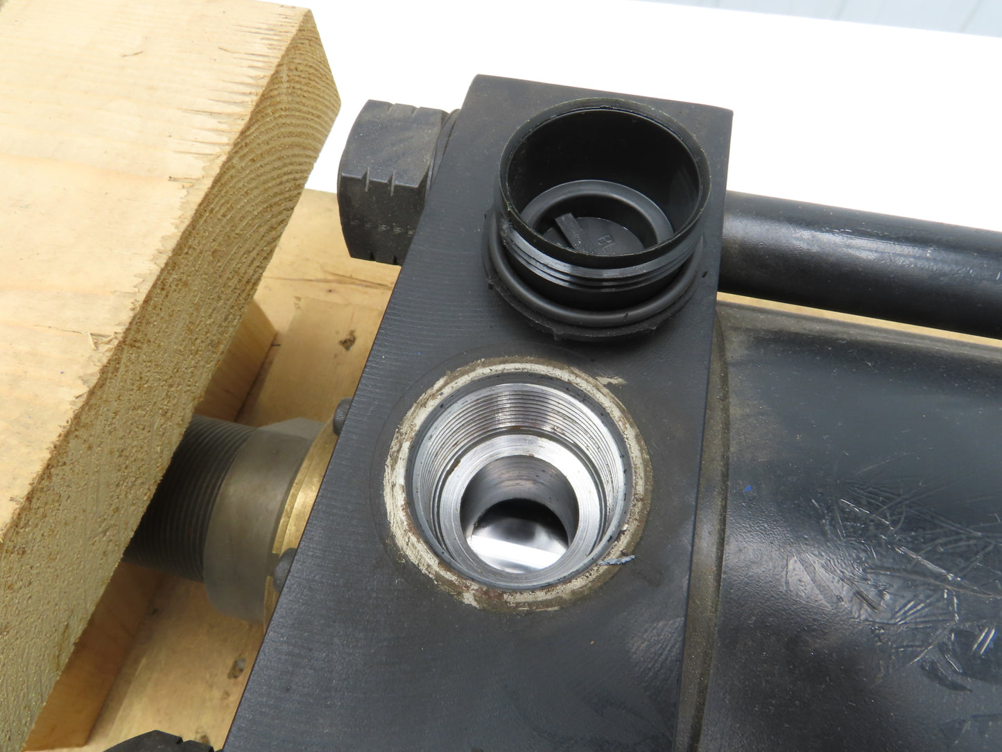 Parker D3HLT14AC 3H Hydraulic Cylinder 7" Bore 11" Stroke 3000 PSI Trunnion Mt