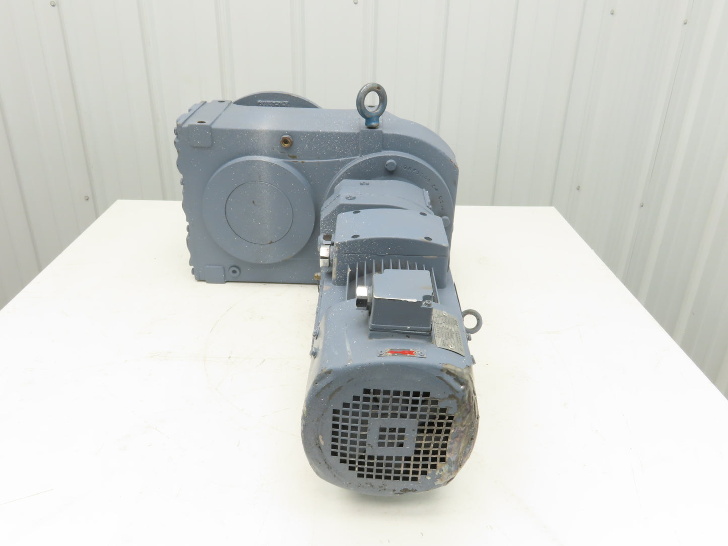 Guomao GFF87R57-YVP2.2-4P-452-M6 Gear Motor 452:1 Ratio 4rpm 2.2kw 480V 3PH