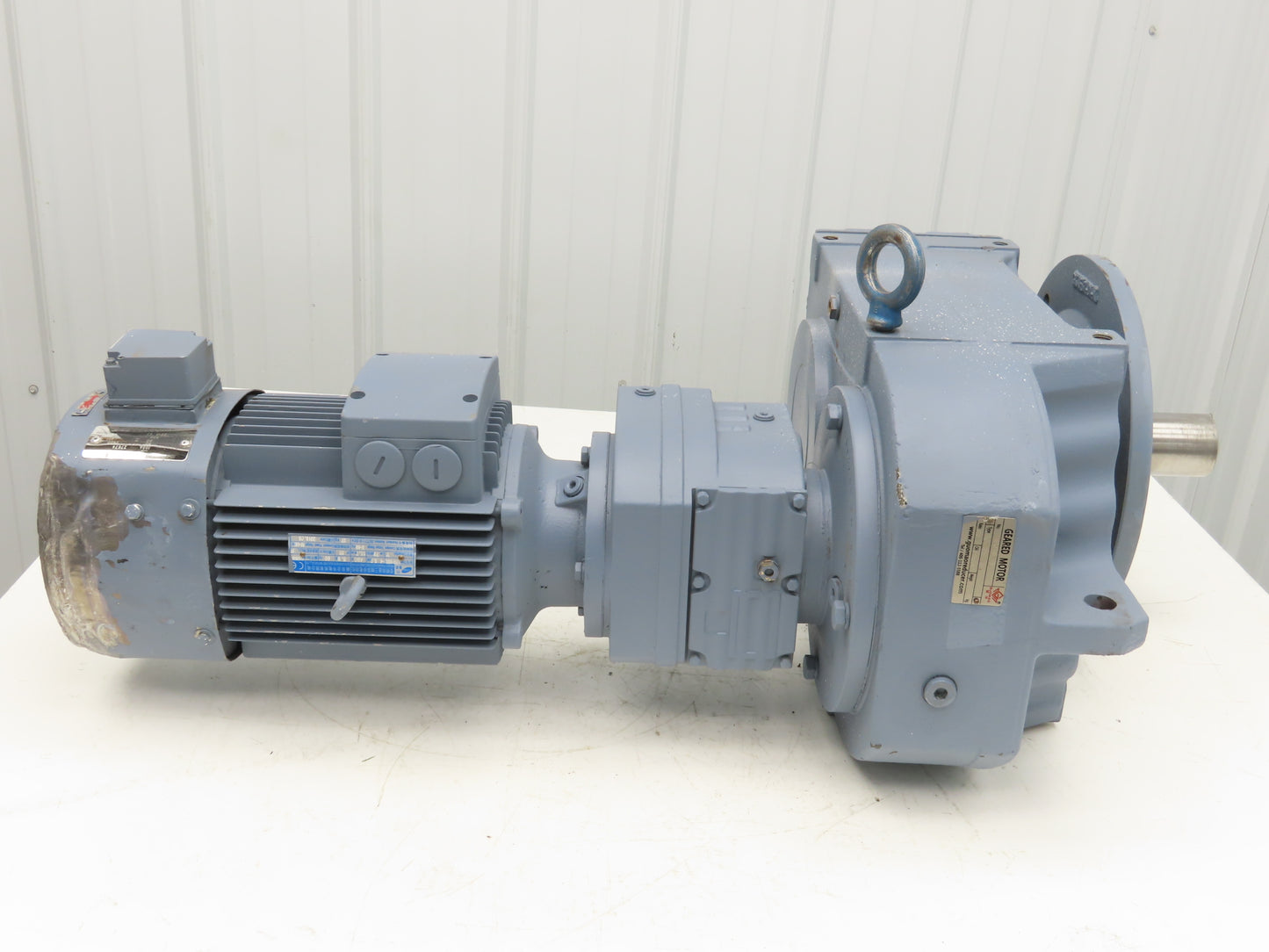 Guomao GFF87R57-YVP2.2-4P-452-M6 Gear Motor 452:1 Ratio 4rpm 2.2kw 480V 3PH