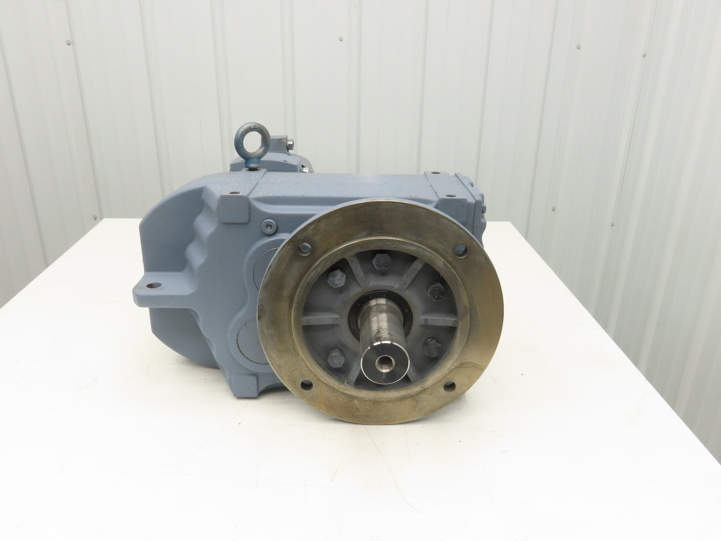 Guomao GFF87R57-YVP2.2-4P-452-M6 Gear Motor 452:1 Ratio 4rpm 2.2kw 480V 3PH