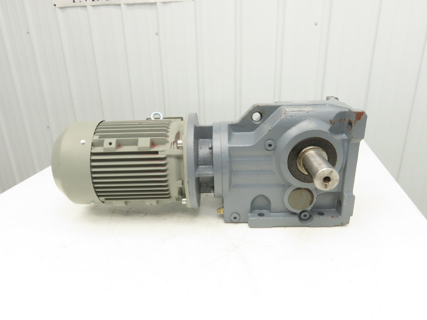 Jiangsu Siemens K77-Y4-4P-30.89-M4-B Gear Motor 30:1 Ratio 58rpm 4kw 480V 3PH
