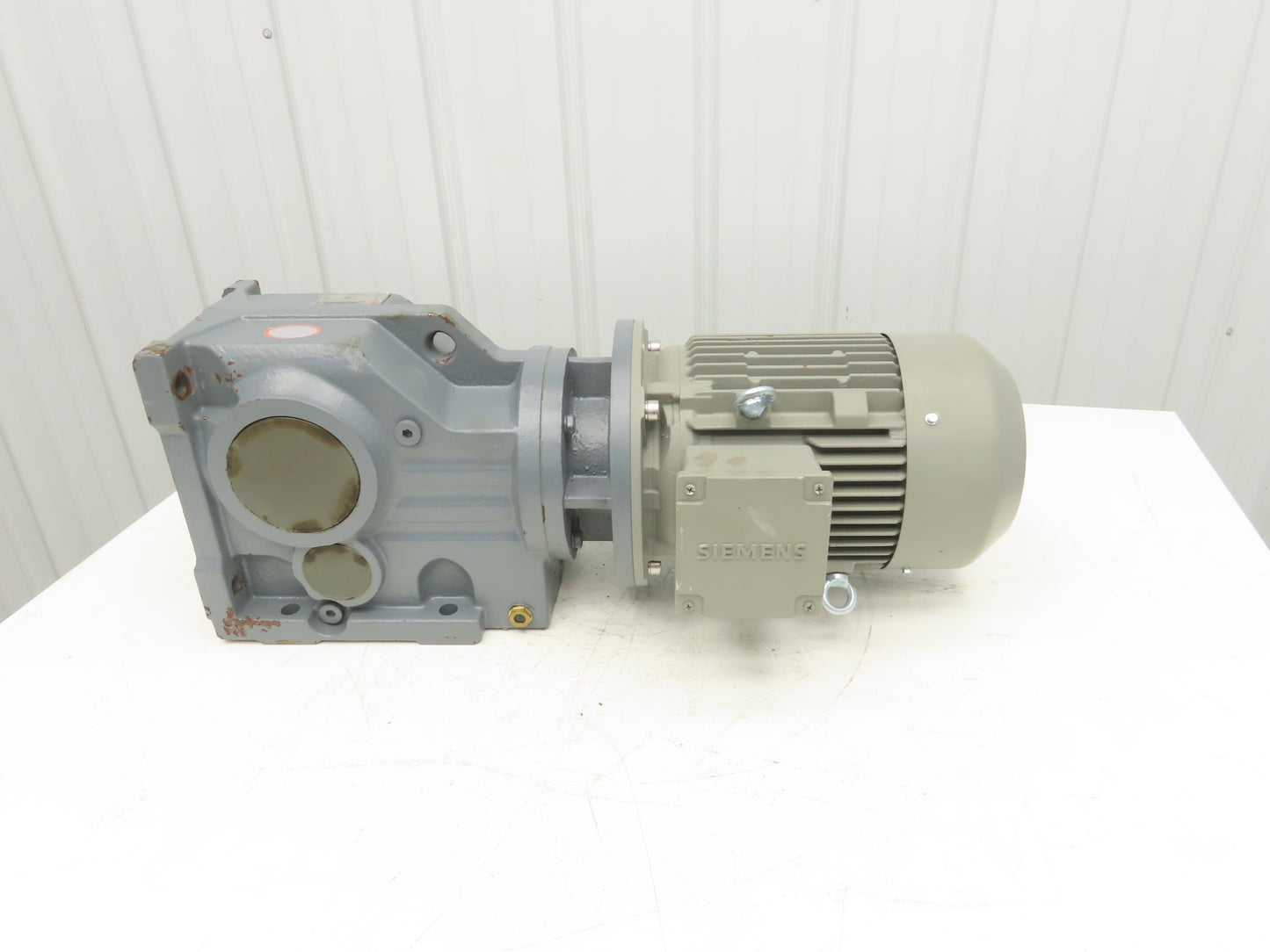 Jiangsu Siemens K77-Y4-4P-30.89-M4-B Gear Motor 30:1 Ratio 58rpm 4kw 480V 3PH