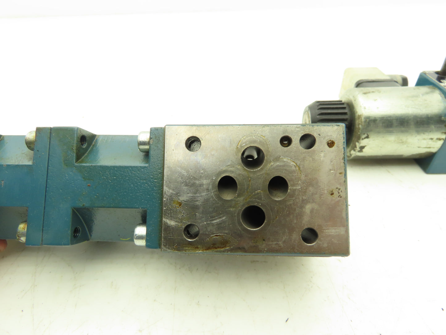 Bosch 0810091212 Hydraulic Solenoid Directional Valve w Proportional Amplification Mod