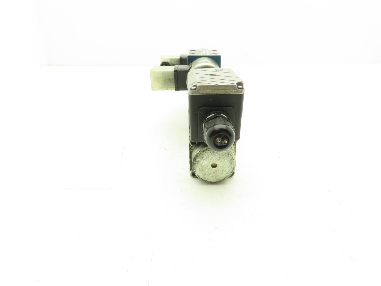 Bosch 0810091212 Hydraulic Solenoid Directional Valve w Proportional Amplification Mod