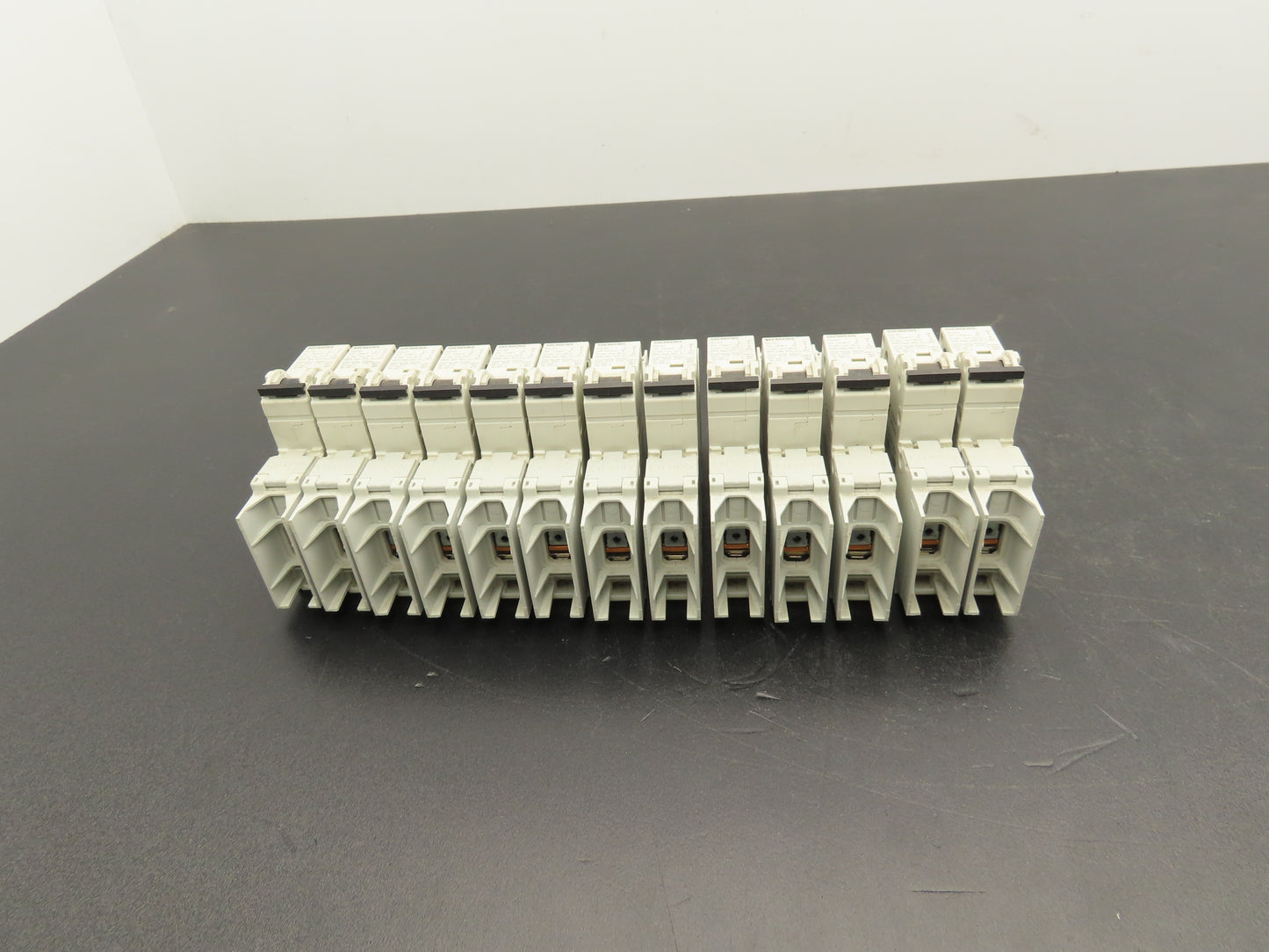 Siemens 5SJ4104-7HG42 Circuit Breaker 10kA 1 Pole 4A Lot of 13