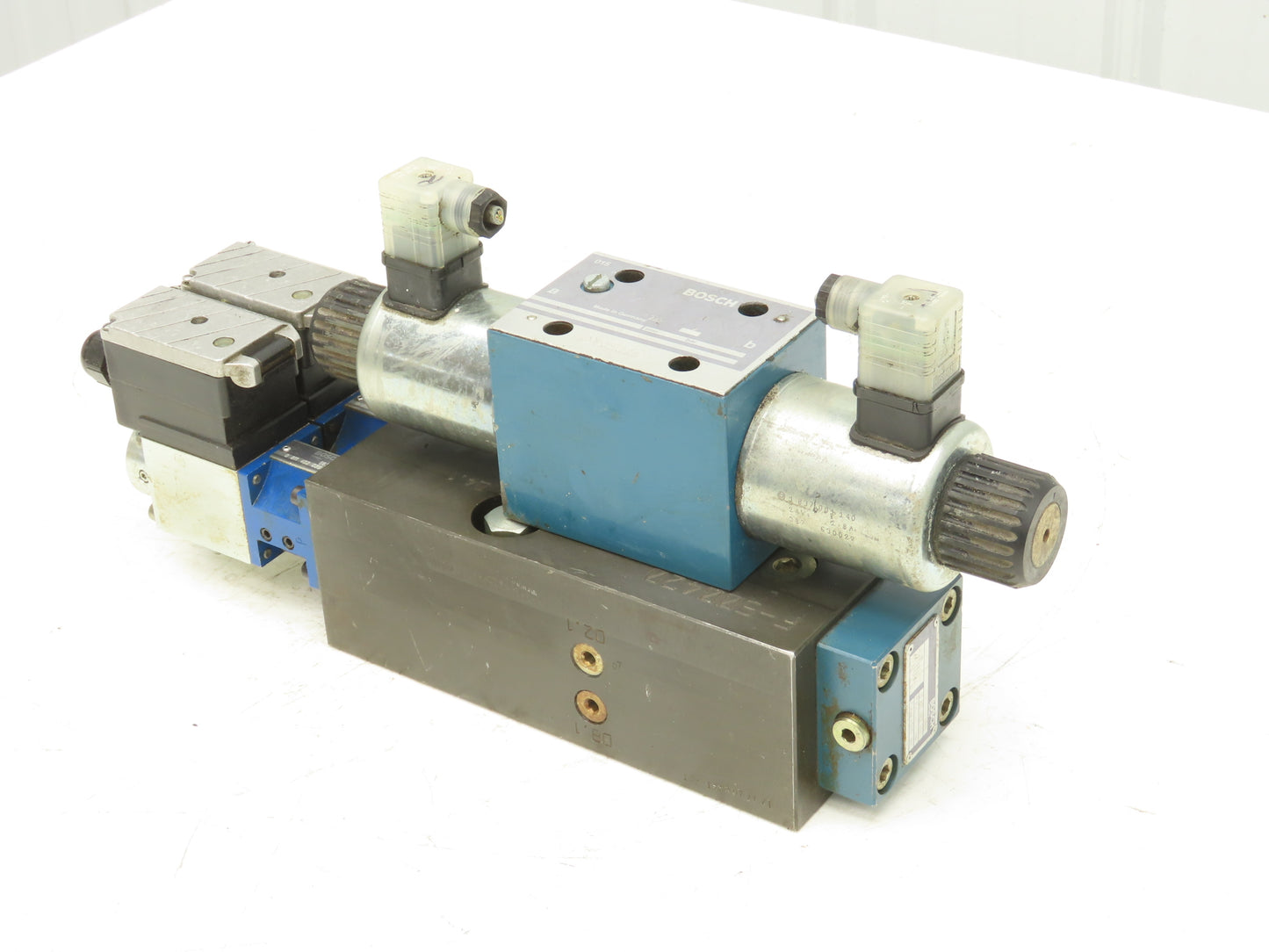 Bosch 0810001731 Proportional Directional Servo Valve W Proportional Amplifiers