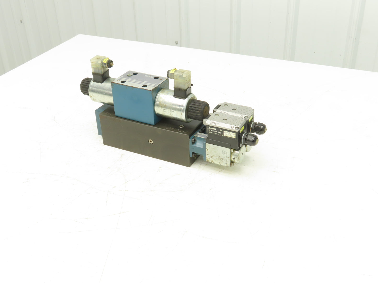 Bosch 0810001731 Proportional Directional Servo Valve W Proportional Amplifiers