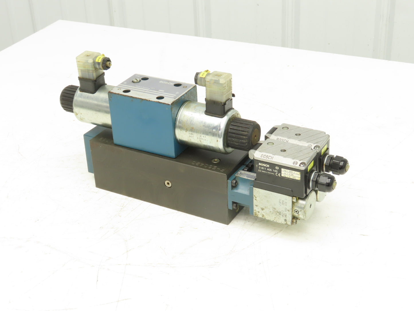 Bosch 0810001731 Proportional Directional Servo Valve W Proportional Amplifiers