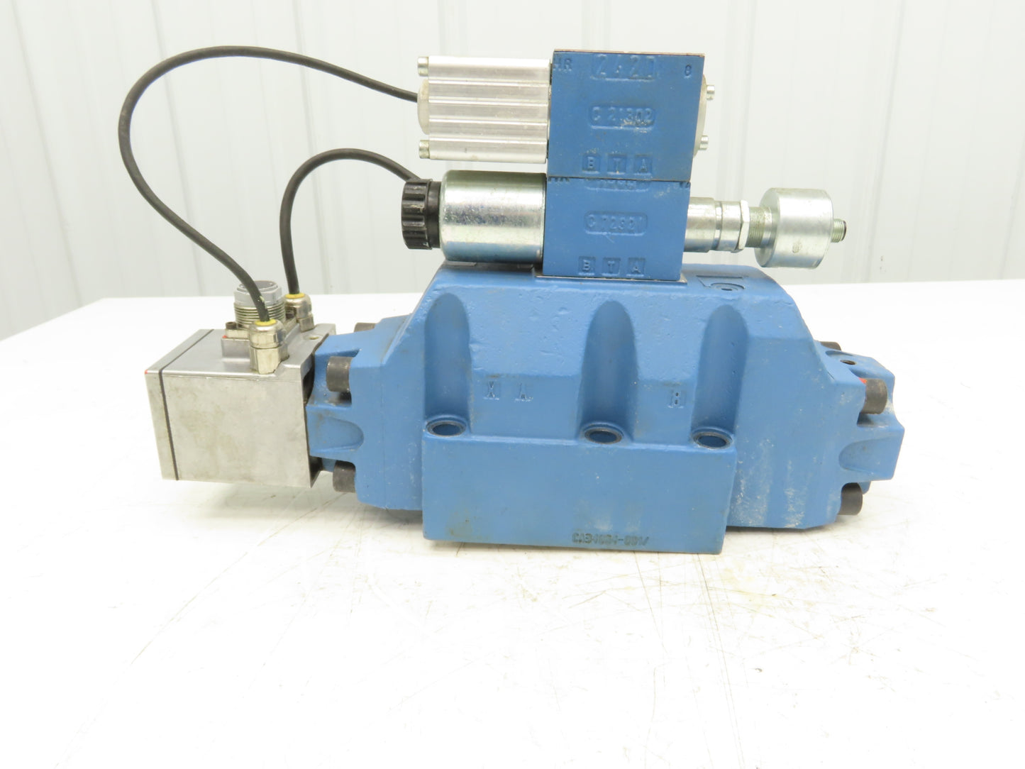 Moog D684Z4826G Hydraulic EFB Servo Proportional Pilot Control Valve Assembly