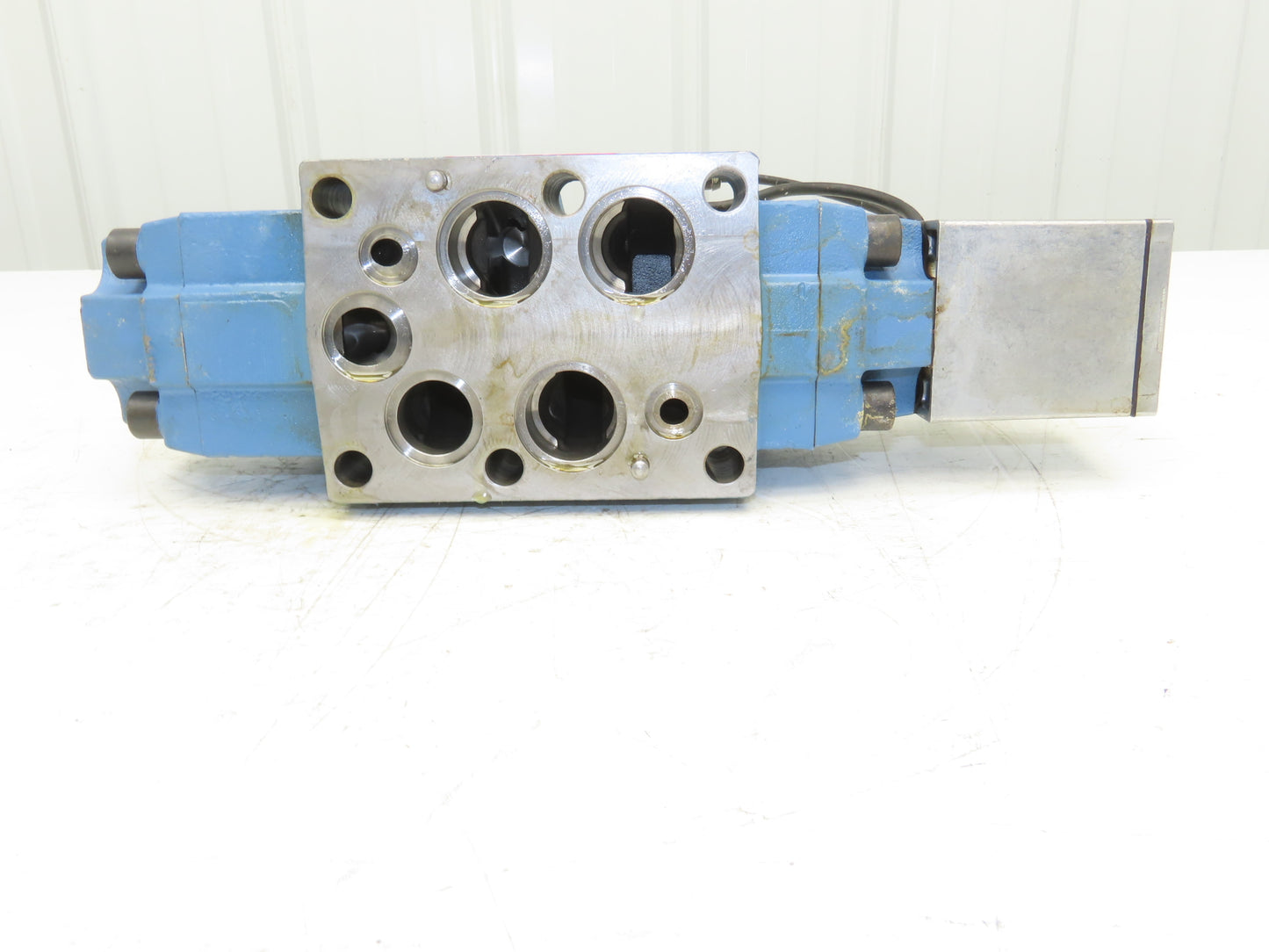 Moog D684Z4826G Hydraulic EFB Servo Proportional Pilot Control Valve Assembly