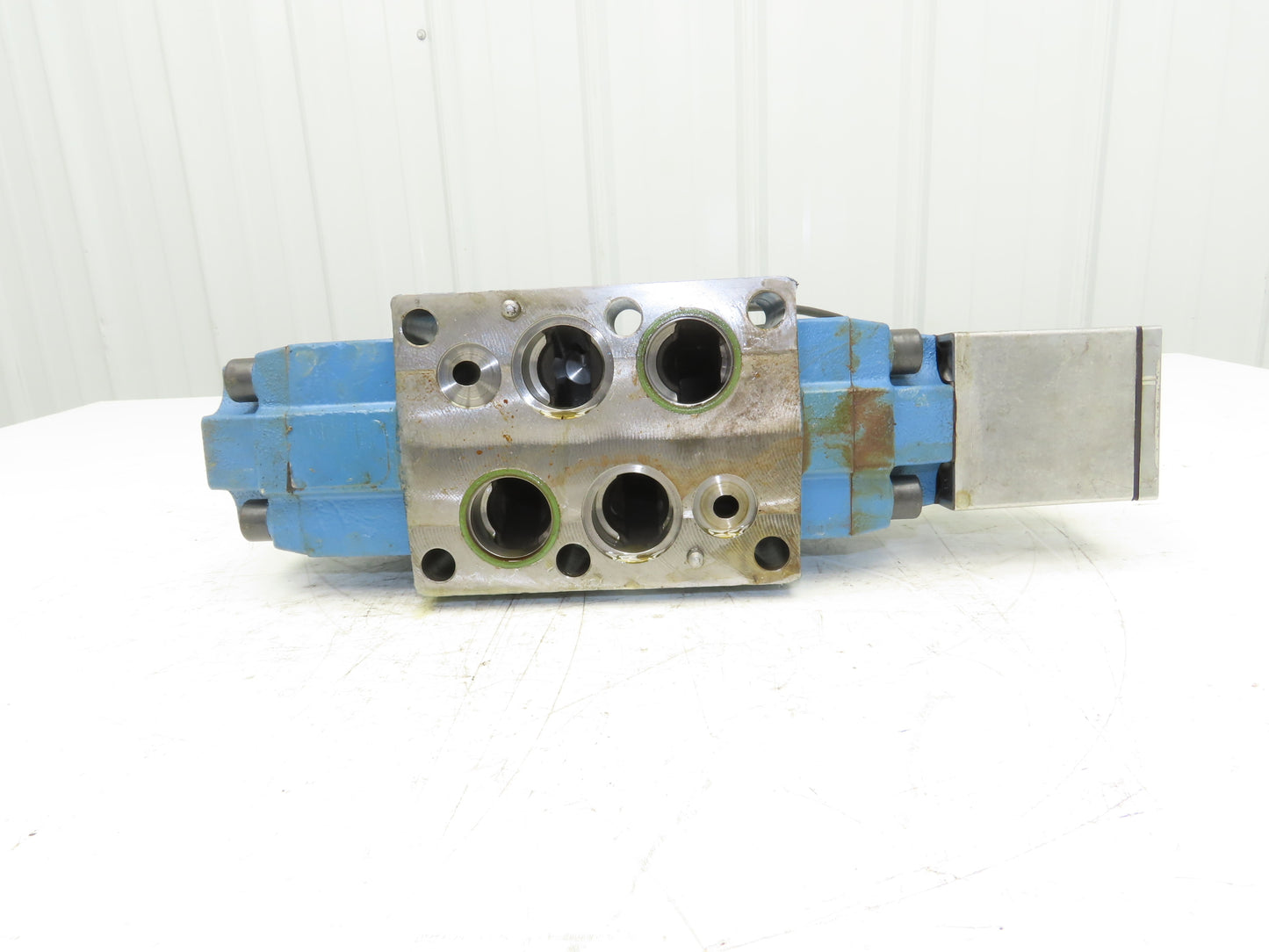 Moog D684Z4315G Hydraulic EFB Servo Proportional Pilot Control Valve Assembly