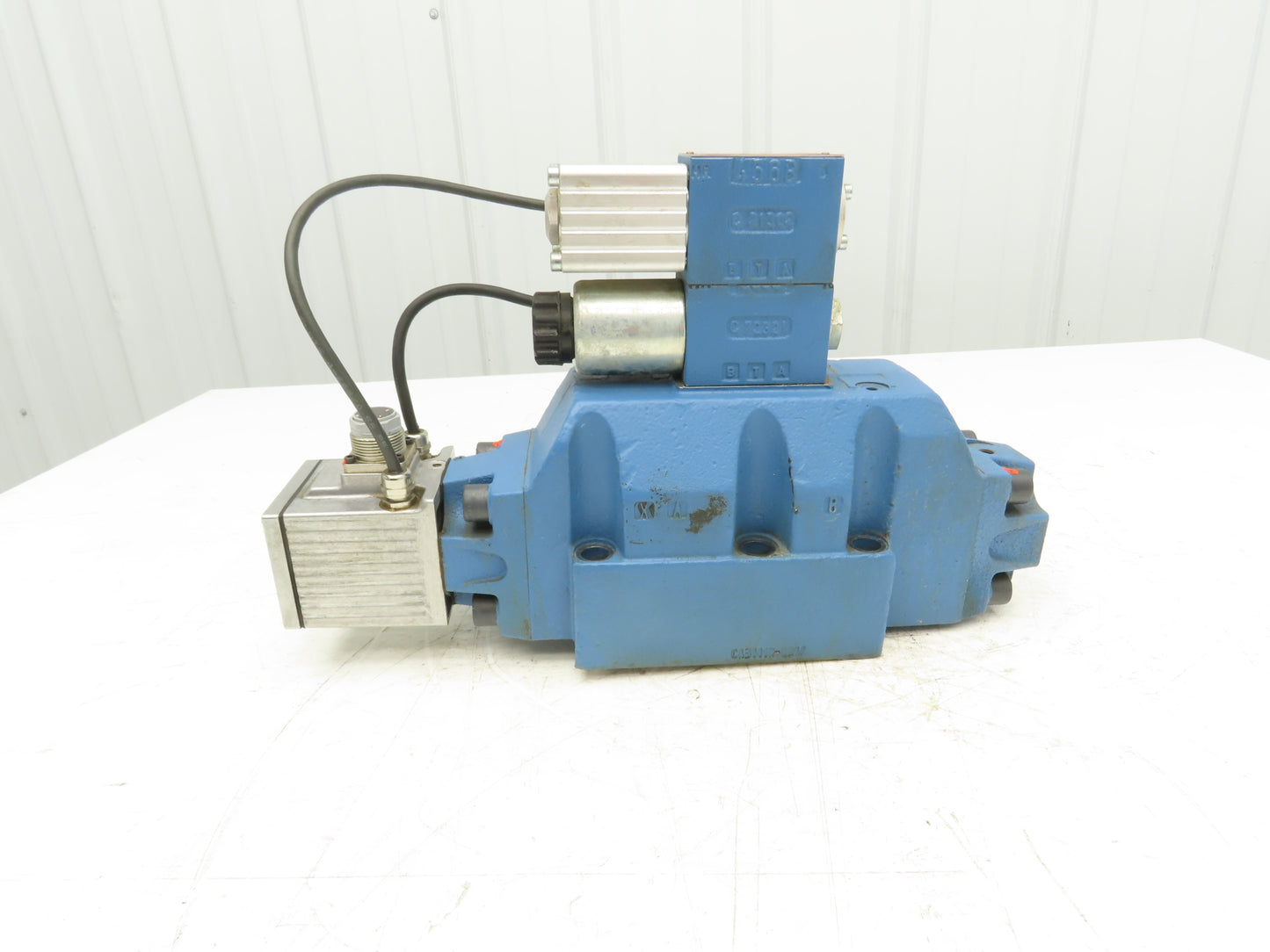Moog D684Z4315G Hydraulic EFB Servo Proportional Pilot Control Valve Assembly
