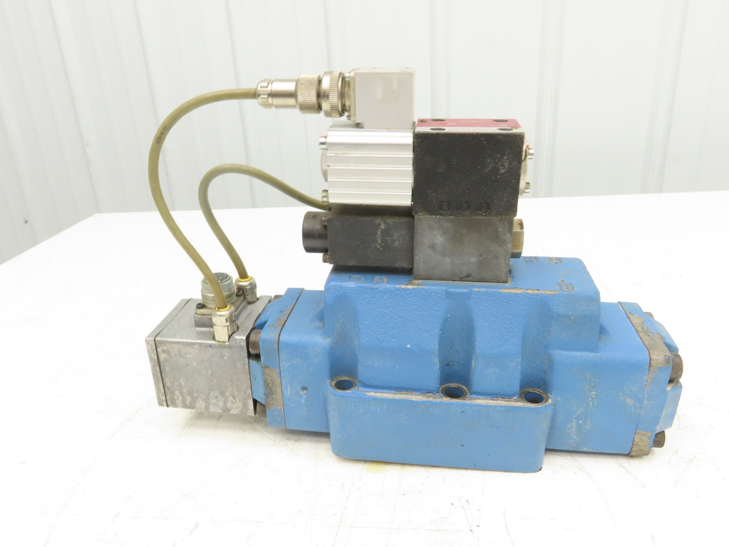 Moog D684Z4715B Hydraulic EFB Servo Proportional Pilot Control Valve Assembly