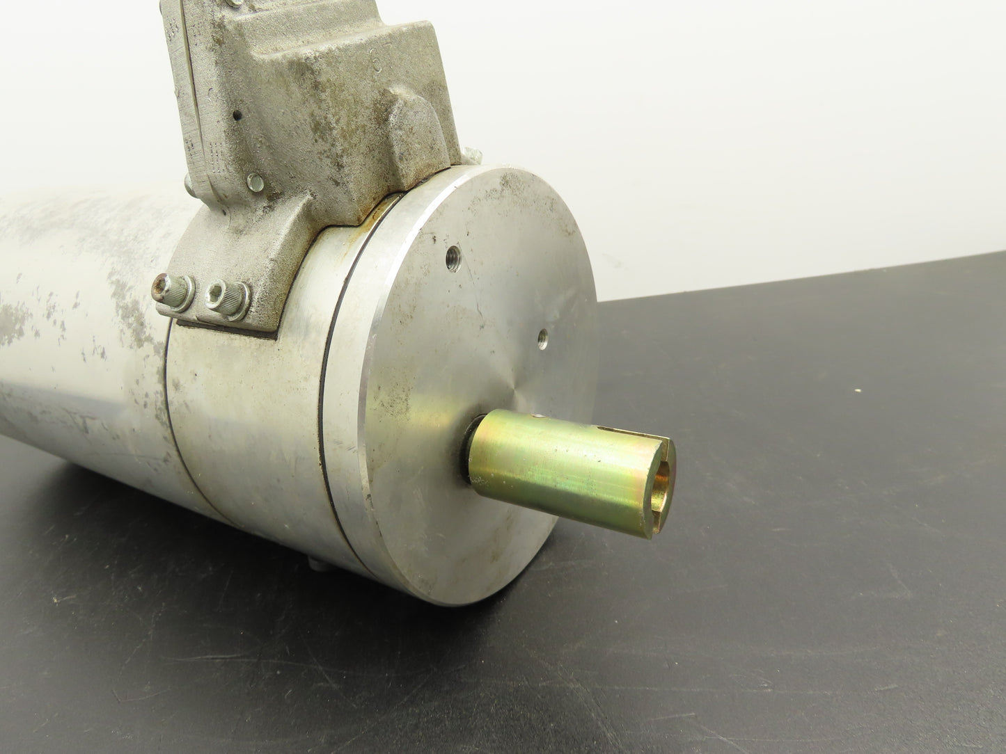Jordan Controls SM1530A/5/400-6.5-S-FM-E-0-M-2-2 Rotary Actuator 5rpm 400 In-lb