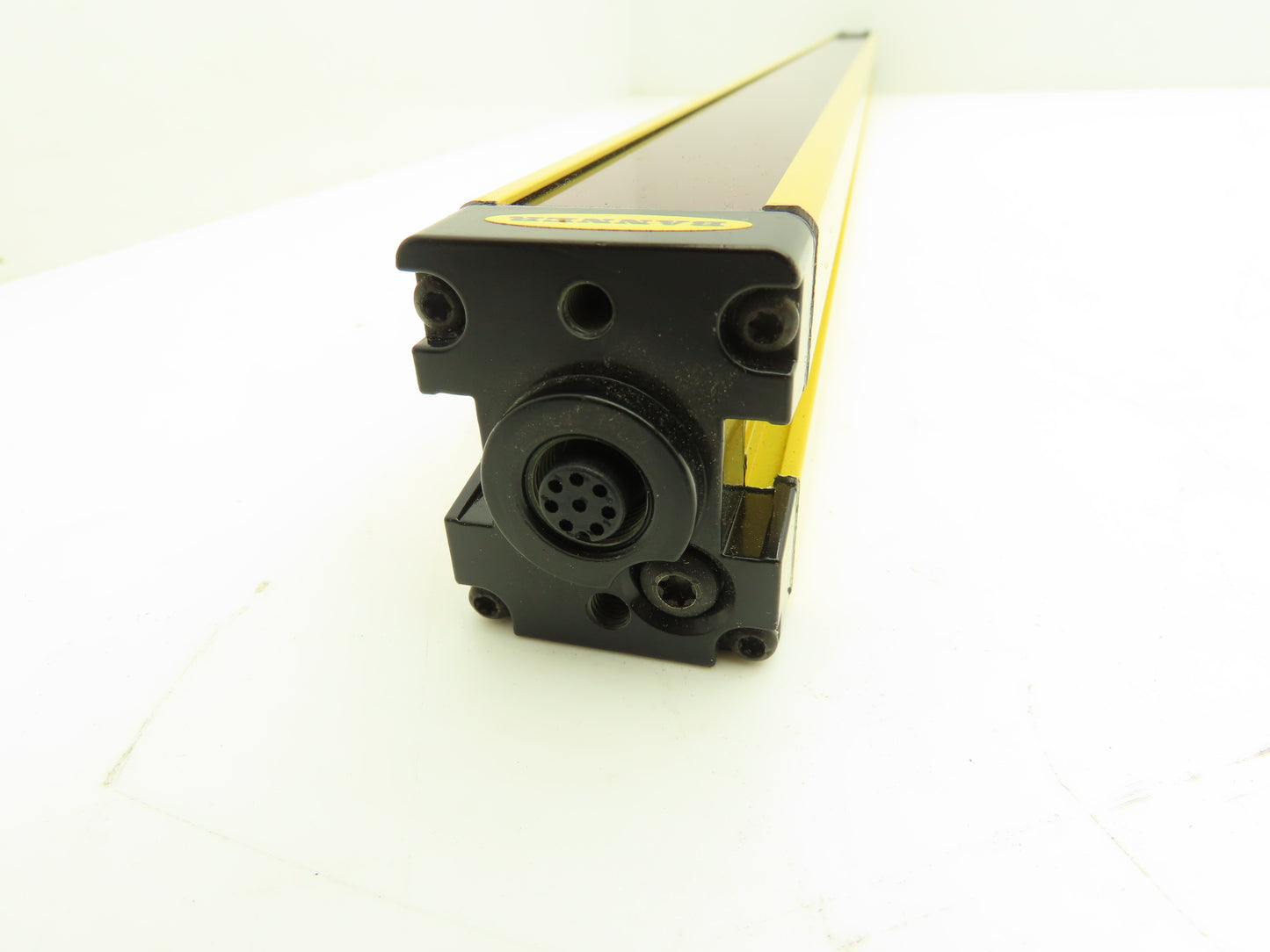 Banner SLSCE30-600Q8 EZ-Screen Safety Light Curtain Emitter 600mm 24VDC