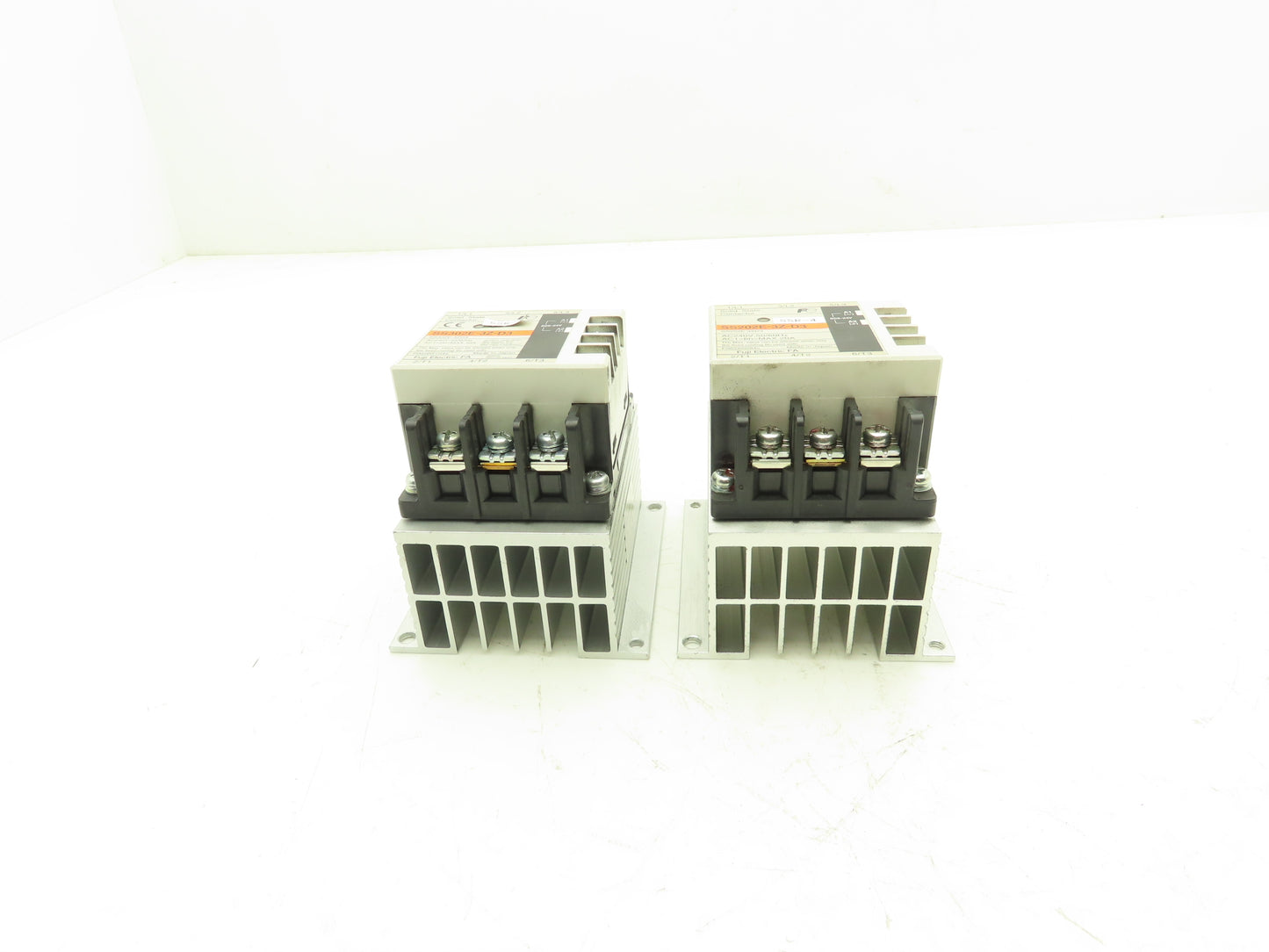 Fuji Electric SS302E-3Z-D3 Solid State Contactor Relay 240VAC 60Hz .3A Lot of 2
