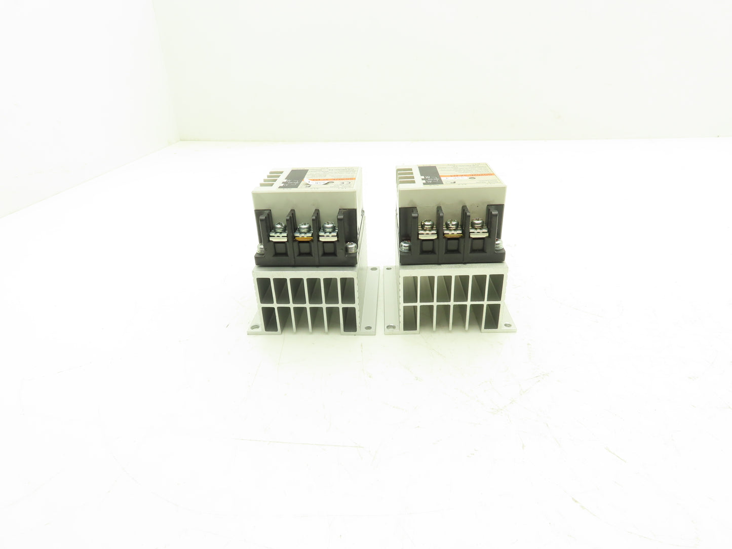 Fuji Electric SS302E-3Z-D3 Solid State Contactor Relay 240VAC 60Hz .3A Lot of 2