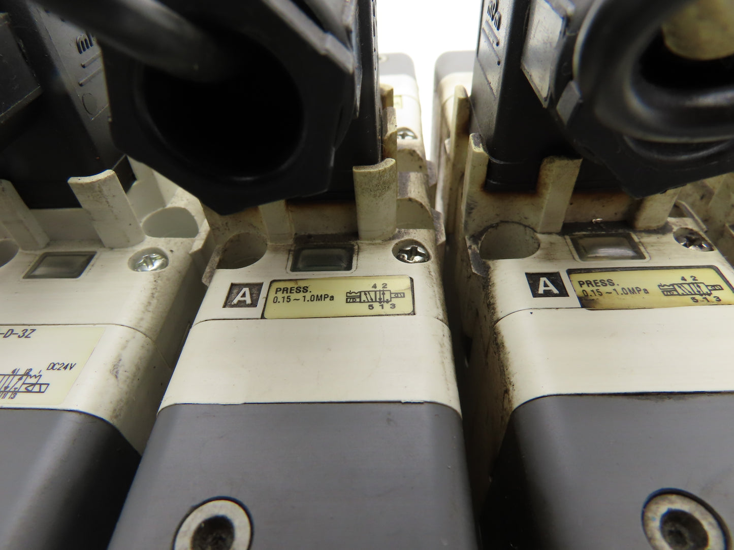 SMC VQ7-6-FG-D-3Z Double Solenoid Valve 6-Station Manifold Assembly 24VDC
