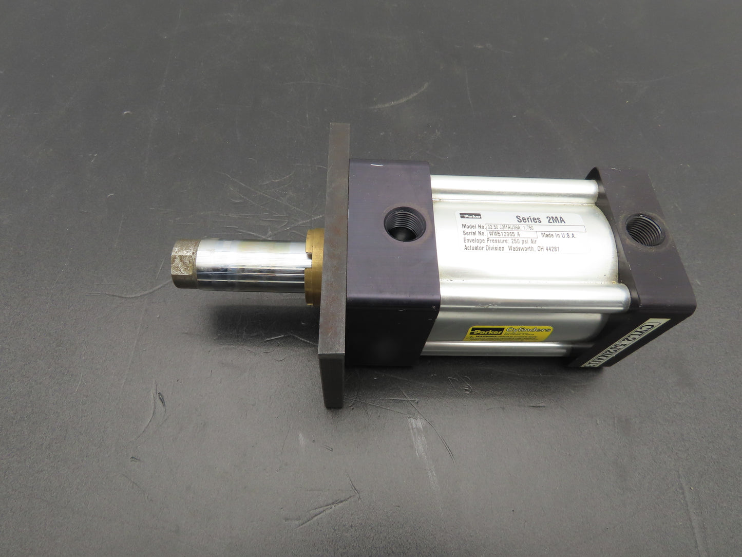 Parker J2MAU39A Pneumatic Air Cylinder 2.5" Bore 1.75" Stroke 250PSI Series 2MA
