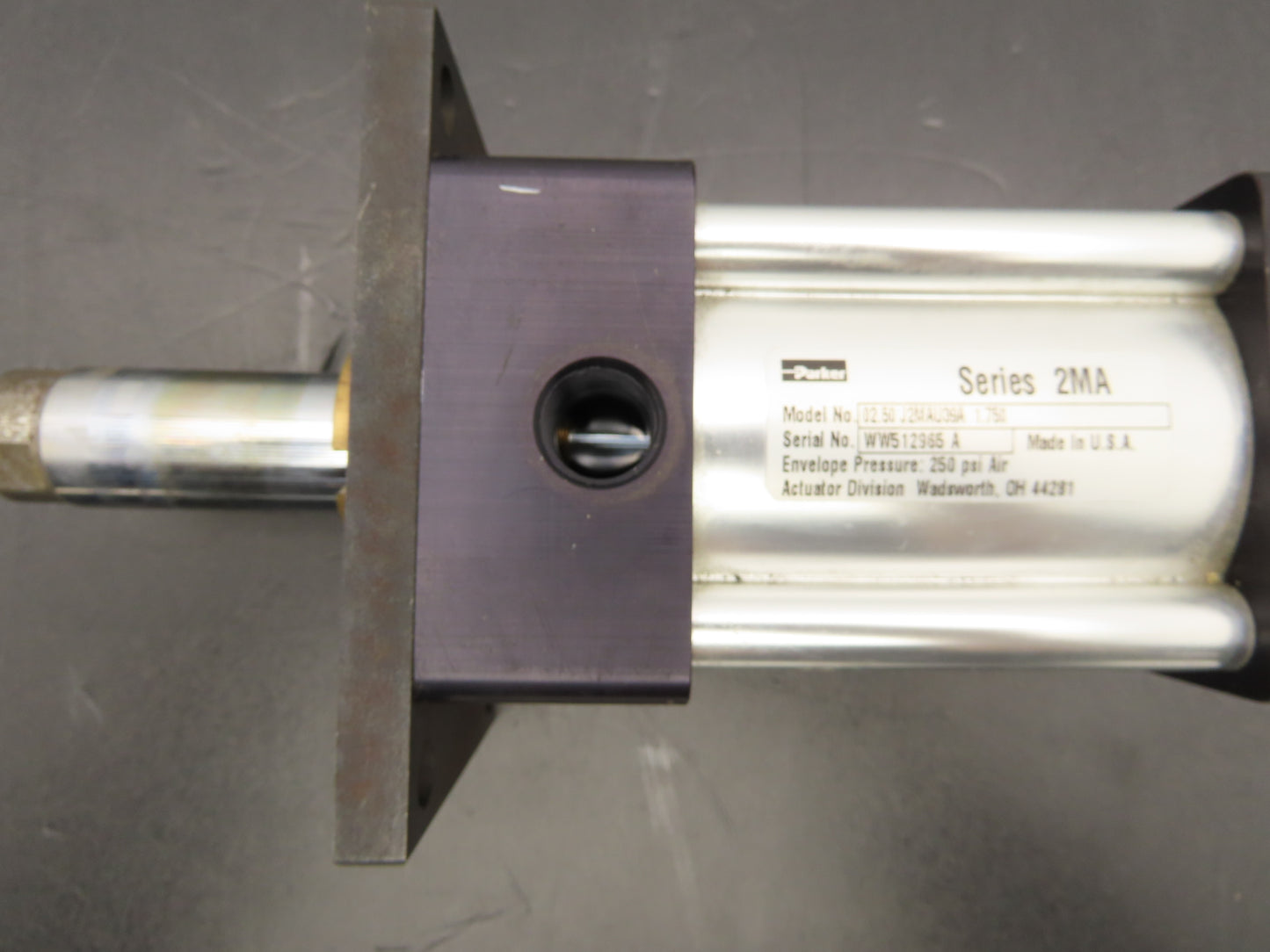 Parker J2MAU39A Pneumatic Air Cylinder 2.5" Bore 1.75" Stroke 250PSI Series 2MA