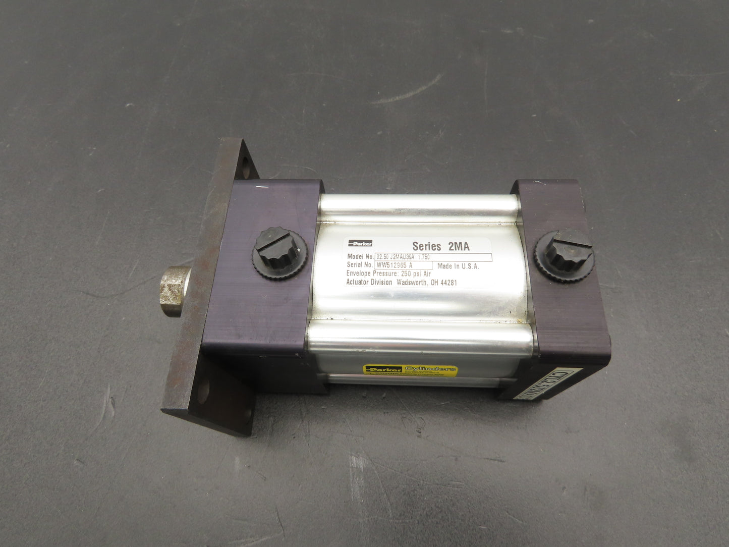 Parker J2MAU39A Pneumatic Air Cylinder 2.5" Bore 1.75" Stroke 250PSI Series 2MA