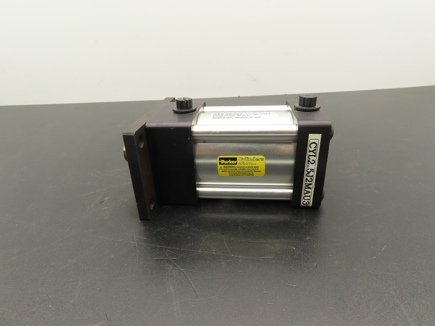 Parker J2MAU39A Pneumatic Air Cylinder 2.5" Bore 1.75" Stroke 250PSI Series 2MA
