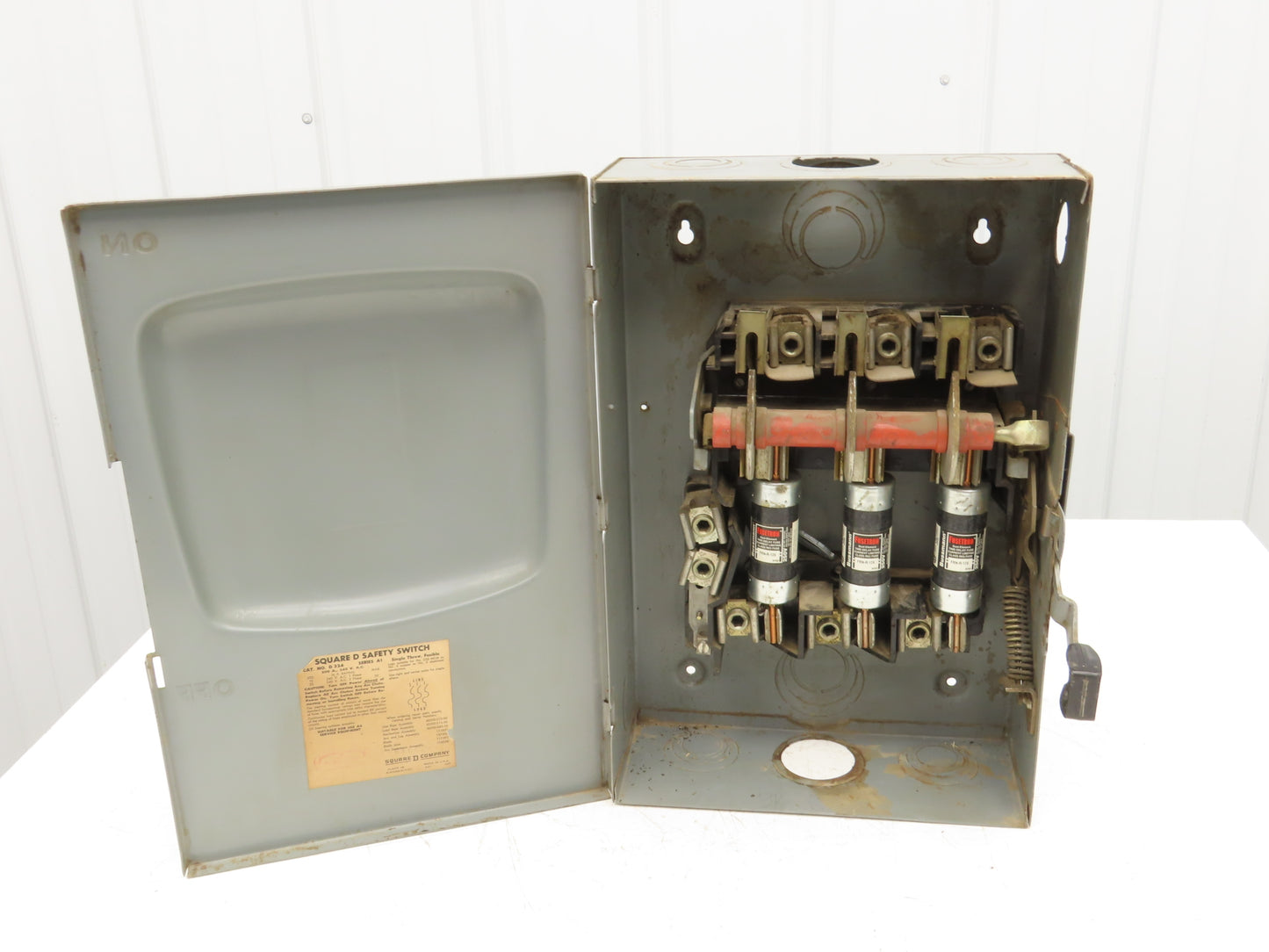 Square D D324 200A Fusible Safety Disconnect Switch Single Throw 240V 3 Pole