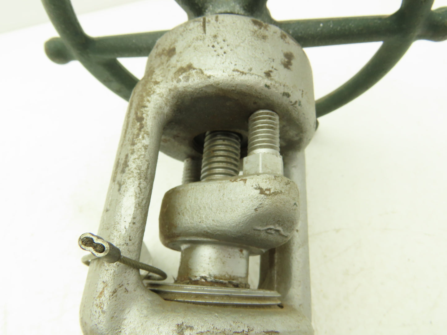 Edward D36124 Univalve Globe Valve Y-Pattern 1/2" Socket Weld 1330psi Class 1690