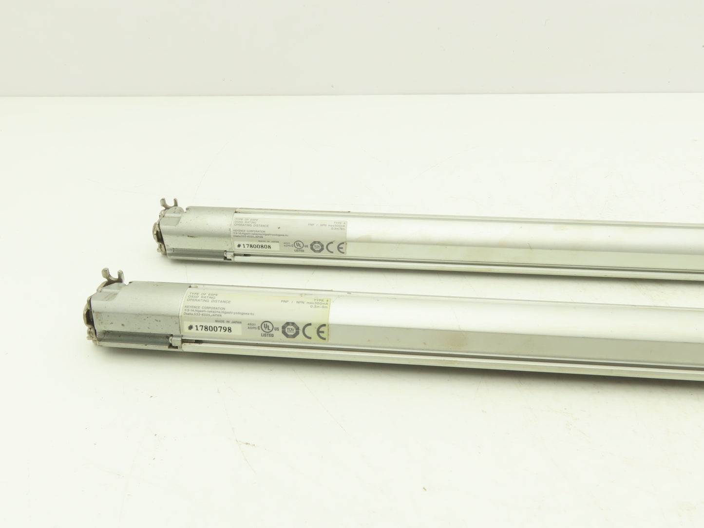 Keyence SL-C36H-R SL-C36H-T Light Curtain Transmitter & Receiver Set 700mm 24VDC