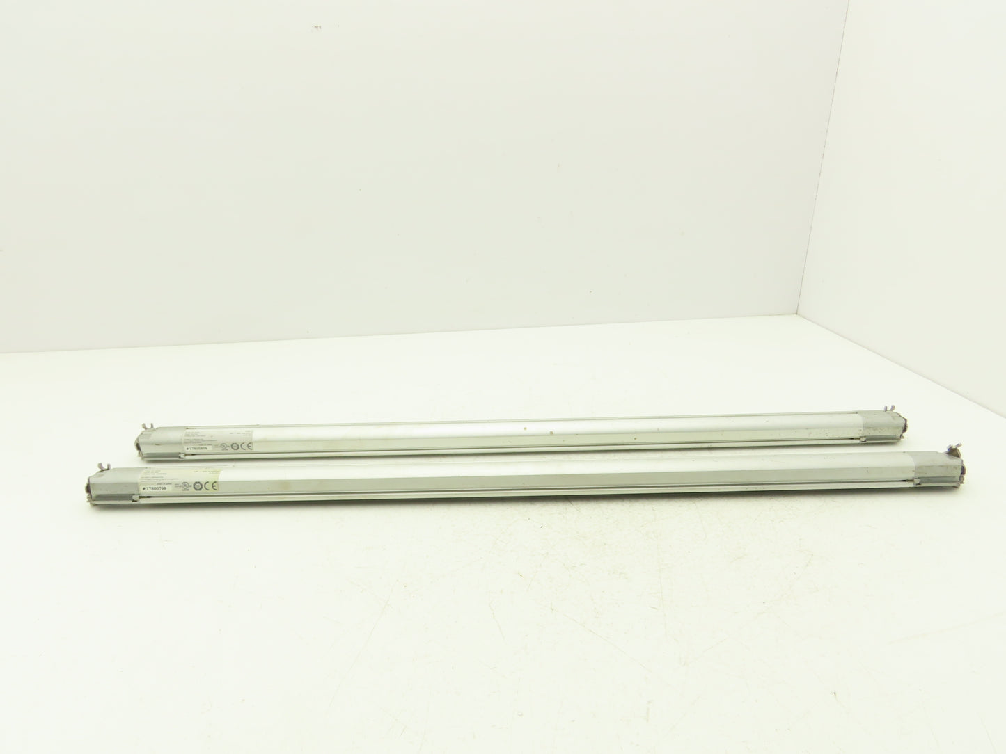 Keyence SL-C36H-R SL-C36H-T Light Curtain Transmitter & Receiver Set 700mm 24VDC