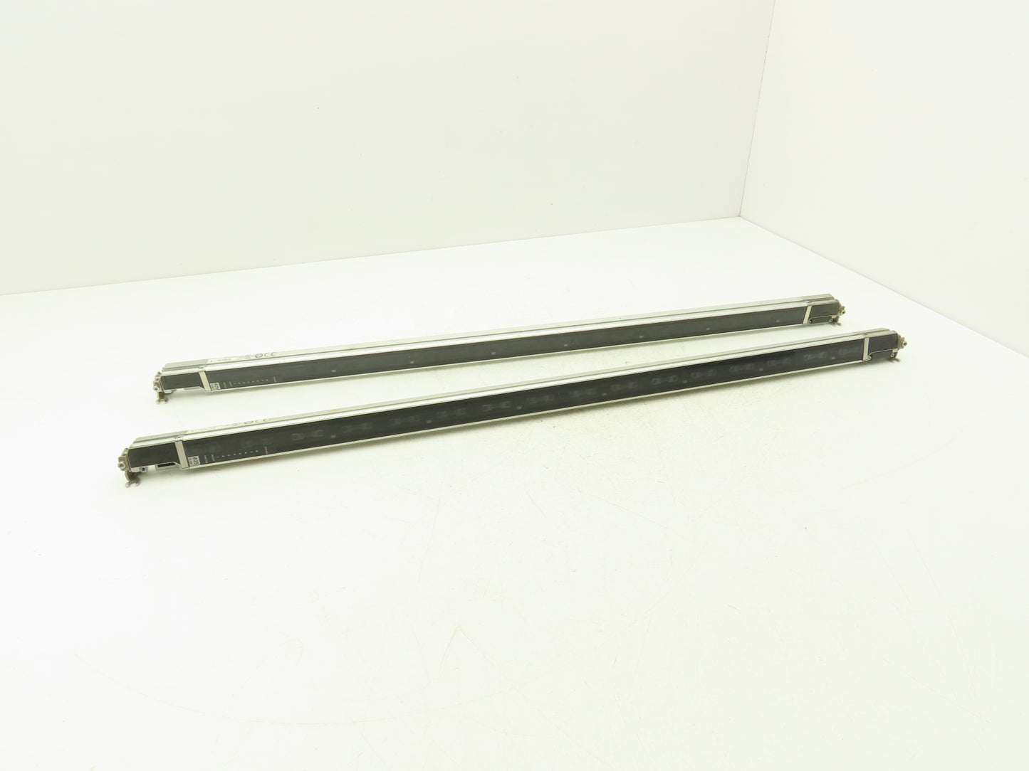 Keyence SL-C36H-R SL-C36H-T Light Curtain Transmitter & Receiver Set 700mm 24VDC