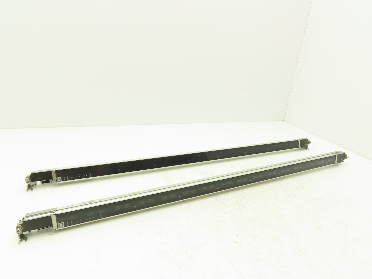 Keyence SL-C36H-R SL-C36H-T Light Curtain Transmitter & Receiver Set 700mm 24VDC