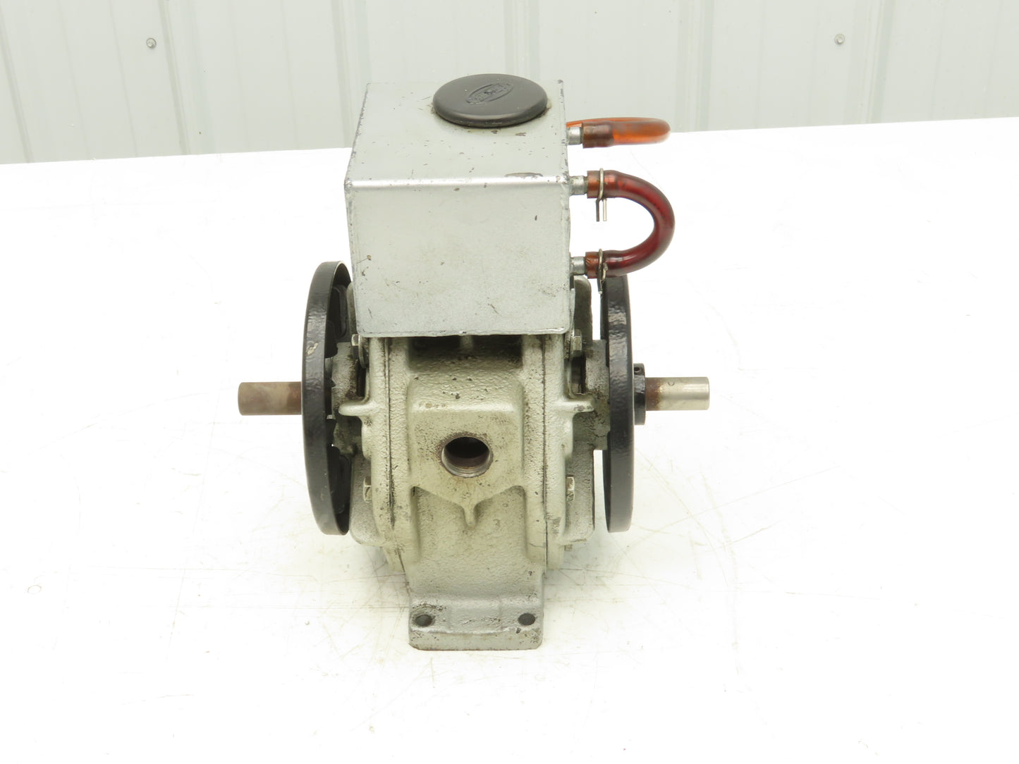 Conde 55730S Vacuum Pump W Automatic Oiler 3/4" NPT 3/4" Double Shaft