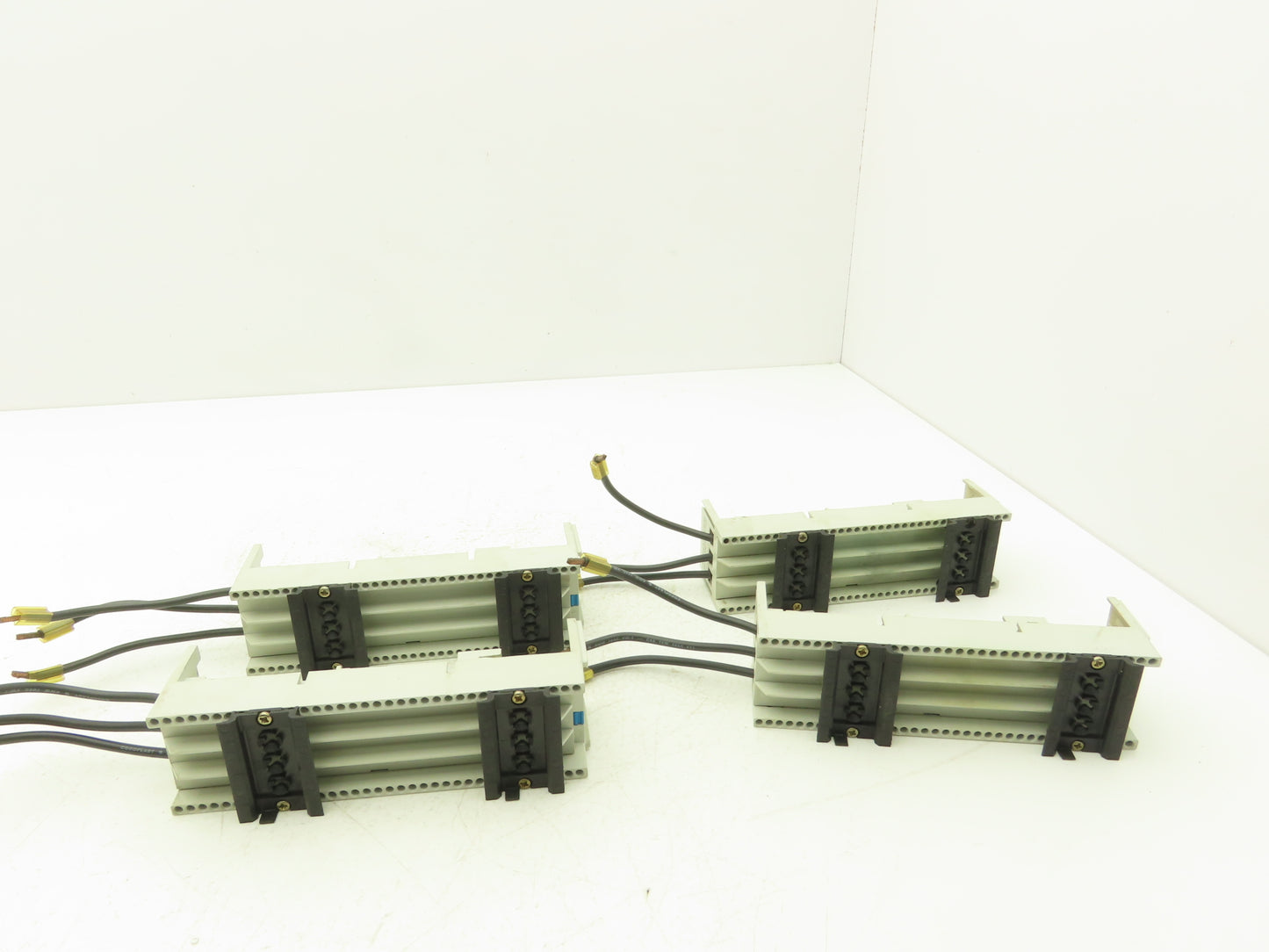 Siemens 8US1 261-6NA00 Buss Bar Adapter 600V No. 8 Wire Lot of 4