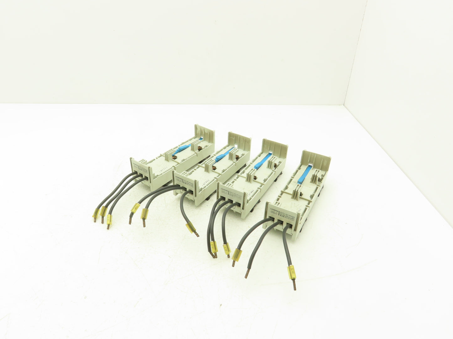 Siemens 8US1 261-6NA00 Buss Bar Adapter 600V No. 8 Wire Lot of 4