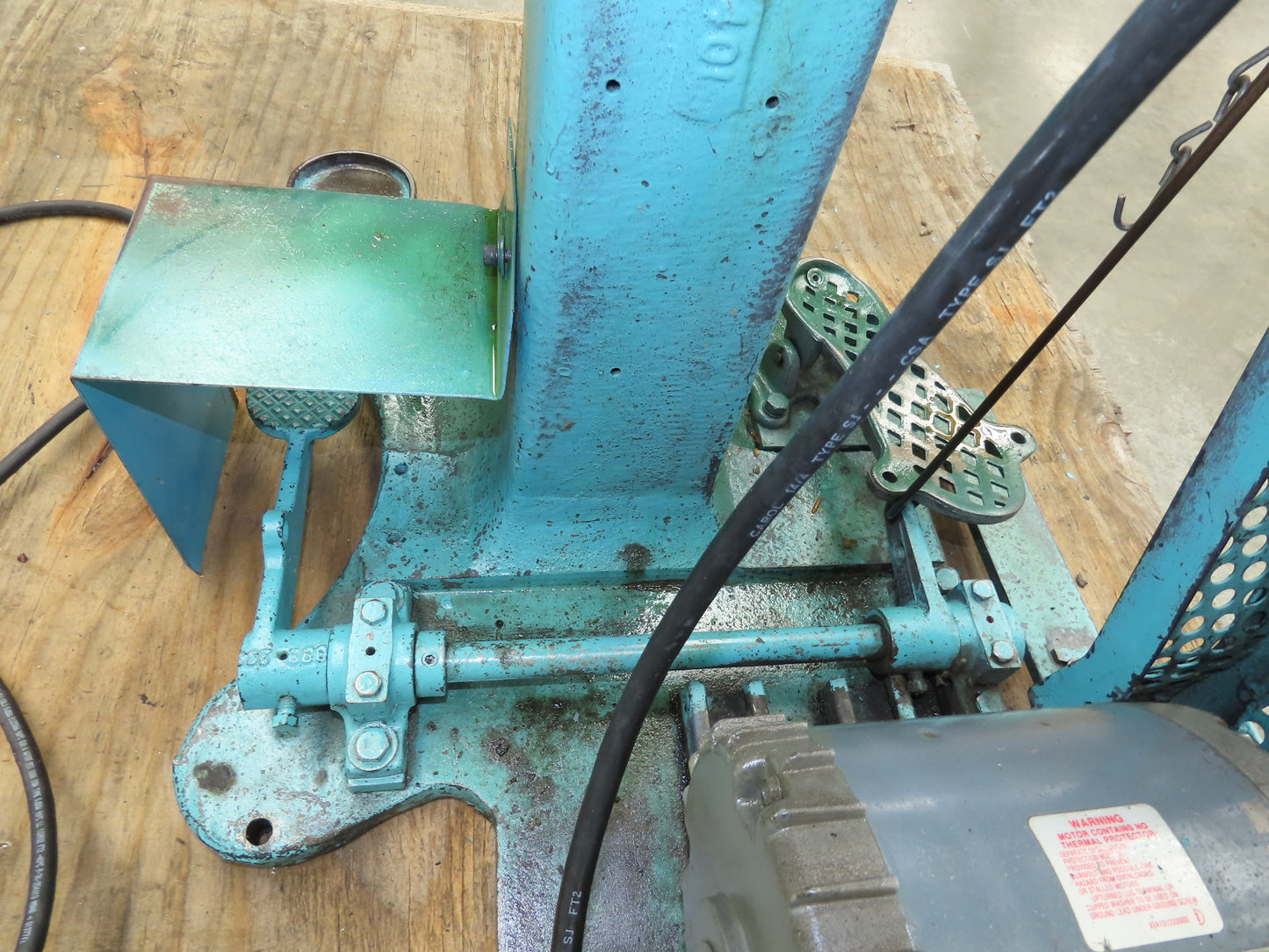 Scovill Fasteners Model 68B Snap Button Machine Foot Pedal Controls 230/460V