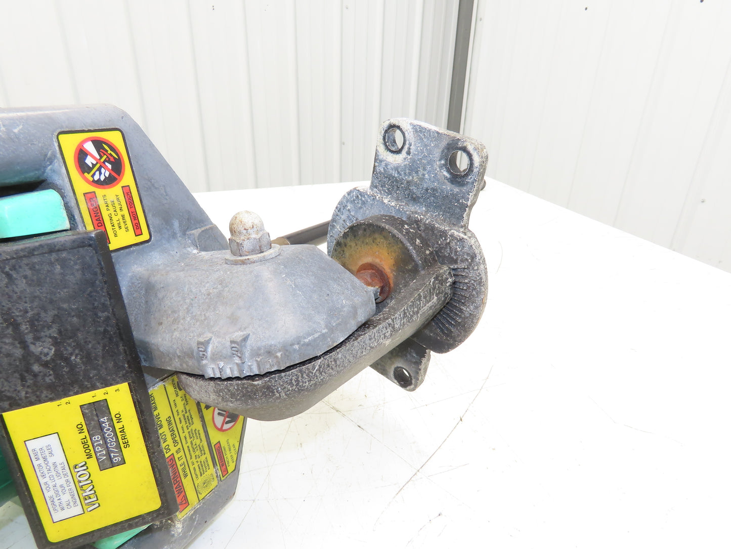 Lightnin Vektor V1P18 Clamp Tank Mixer Agitator 3.5"x 36" Impeller .25Hp 3PH