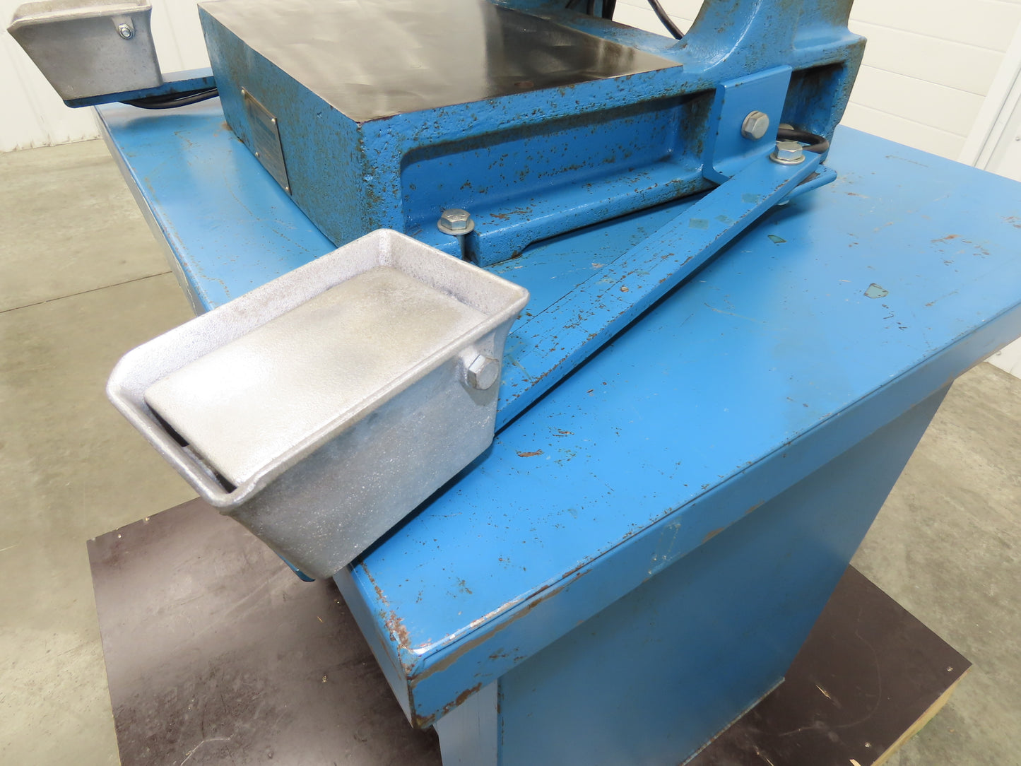 Acromark 630 Pneumatic Air Punch Press 3.5" Stroke 8" Throat 16x10"