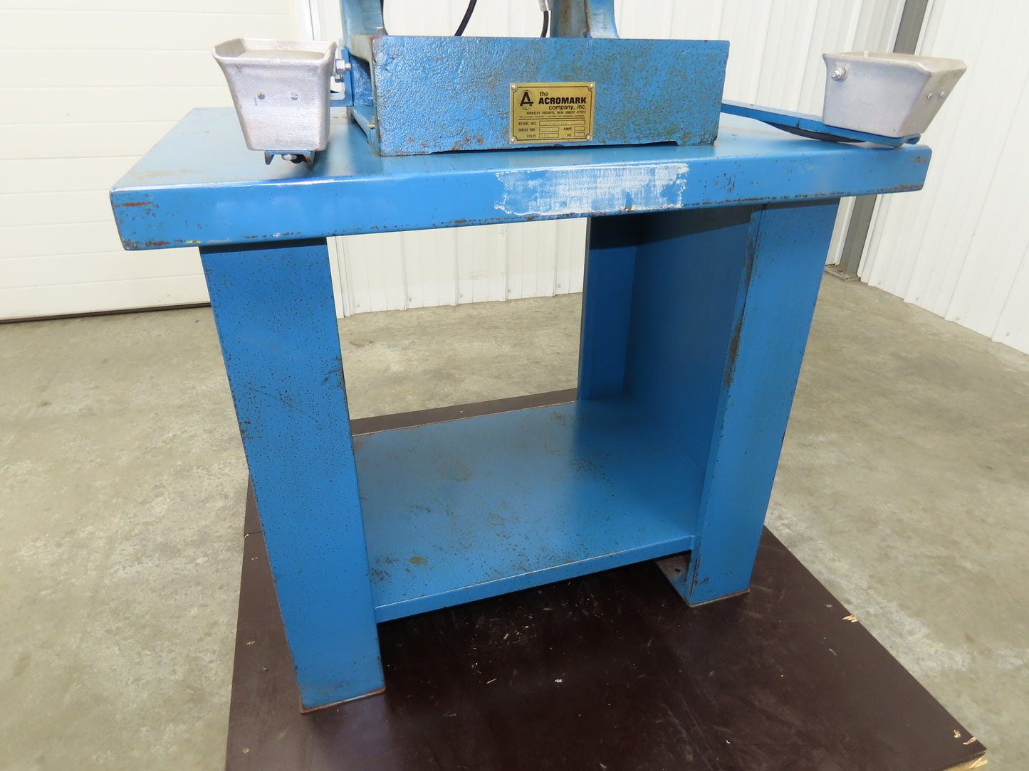 Acromark 630 Pneumatic Air Punch Press 3.5" Stroke 8" Throat 16x10"