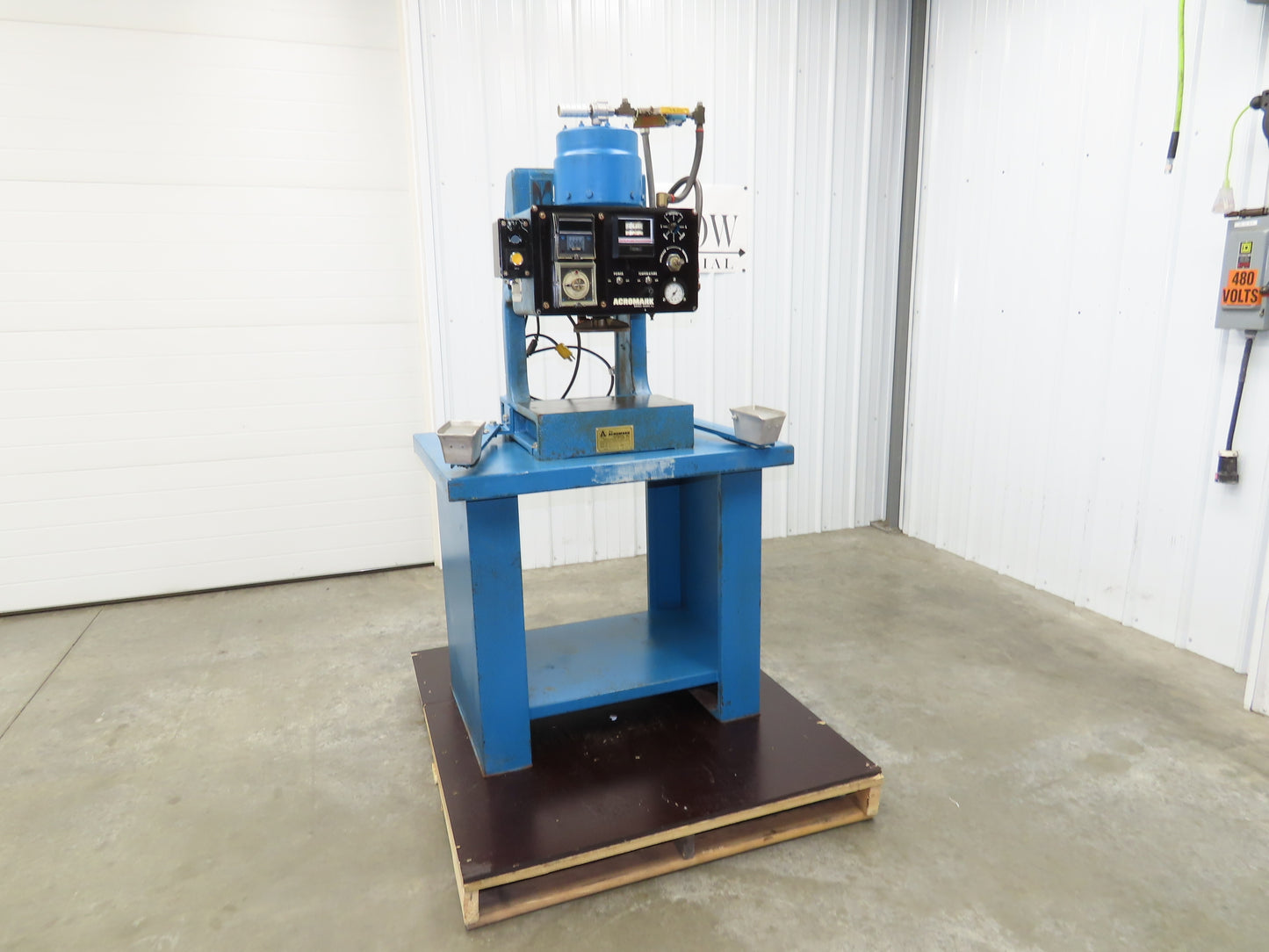 Acromark 630 Pneumatic Air Punch Press 3.5" Stroke 8" Throat 16x10"