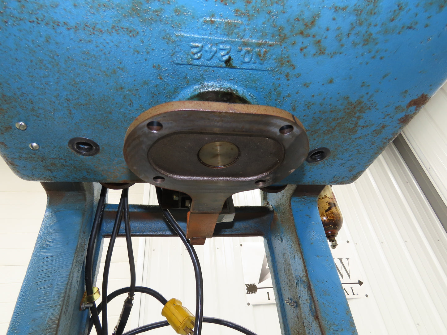 Acromark 630 Pneumatic Air Punch Press 3.5" Stroke 8" Throat 16x10"