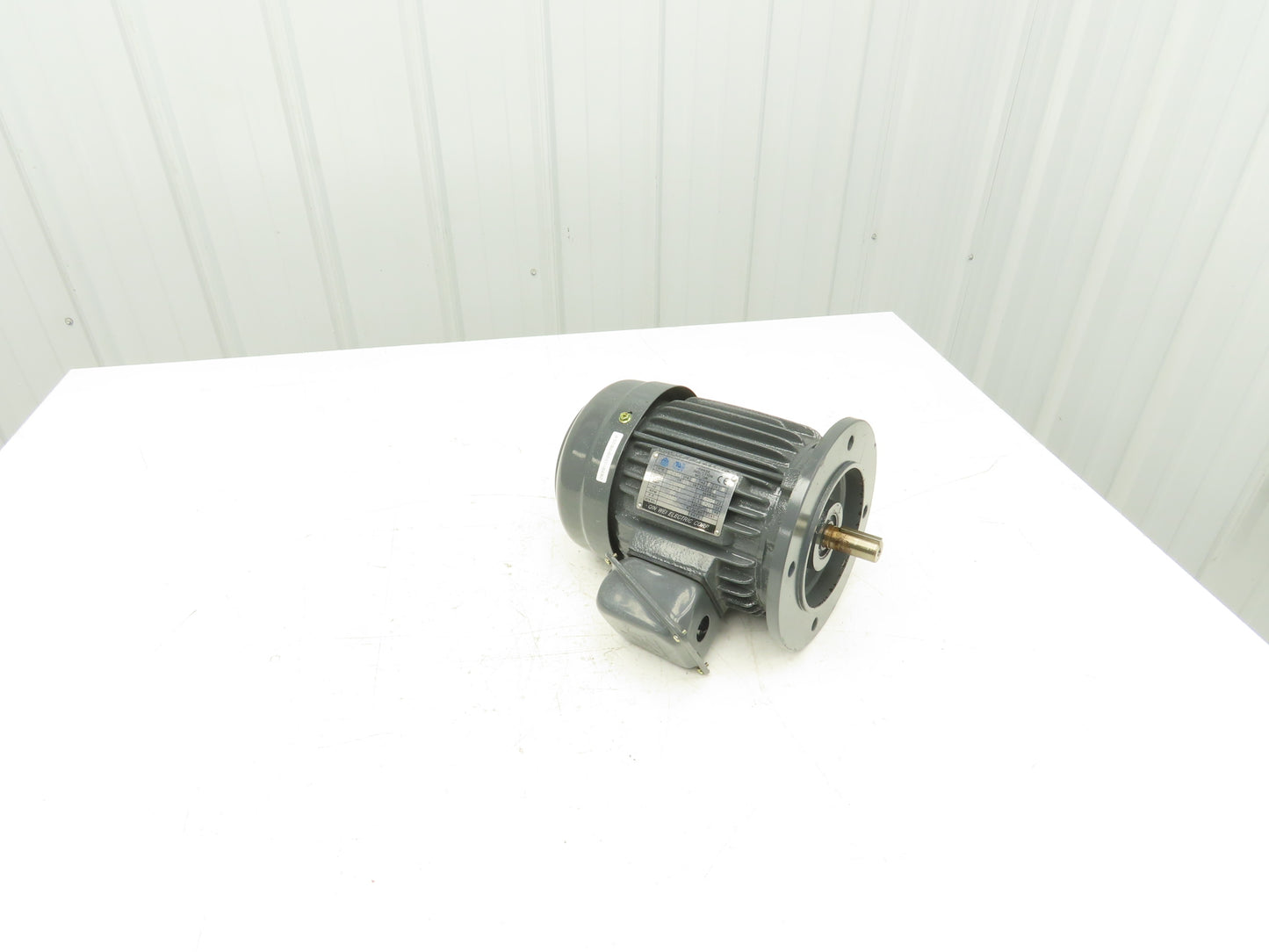 Qin Wei Electric MCV280-4 AC Motor 1Hp 1680rpm 240/480V 3PH IEC80