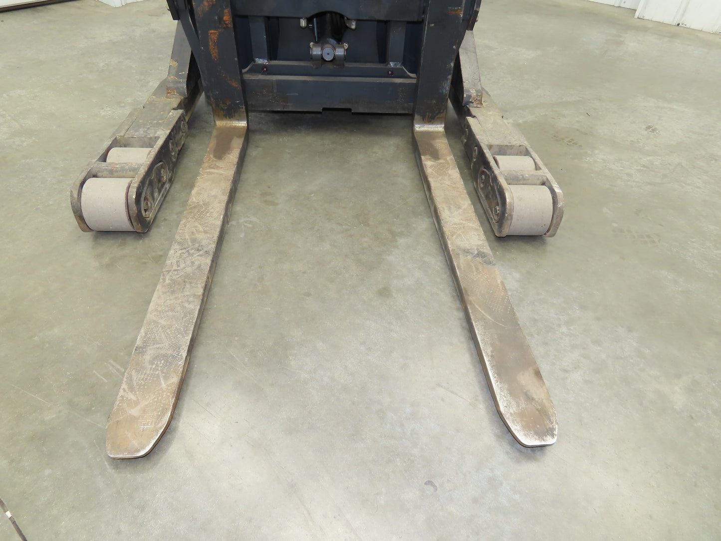 Doosan Forklift Stand On 36V Electric Pantograph Reach Truck 3241lbs 2569h 20' L