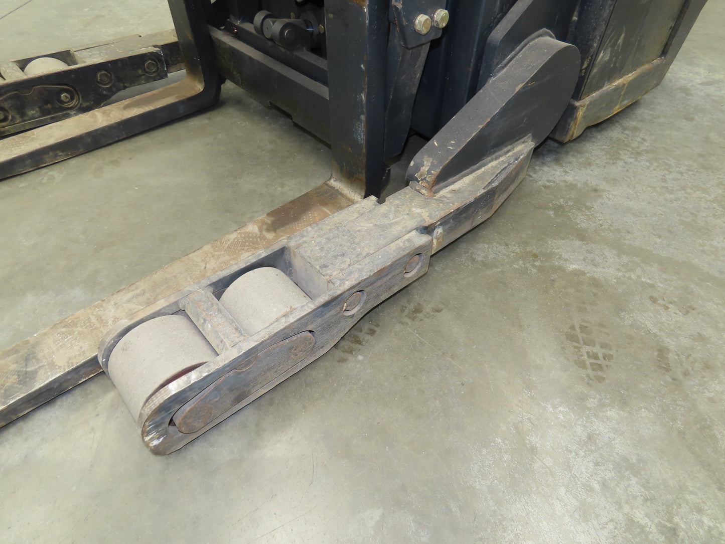 Doosan Forklift Stand On 36V Electric Pantograph Reach Truck 3241lbs 2569h 20' L